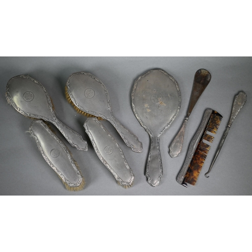 20 - Silver toilet set with engraved decoration, comprising hand-mirror, two pairs of brushes, shoehorn a... 