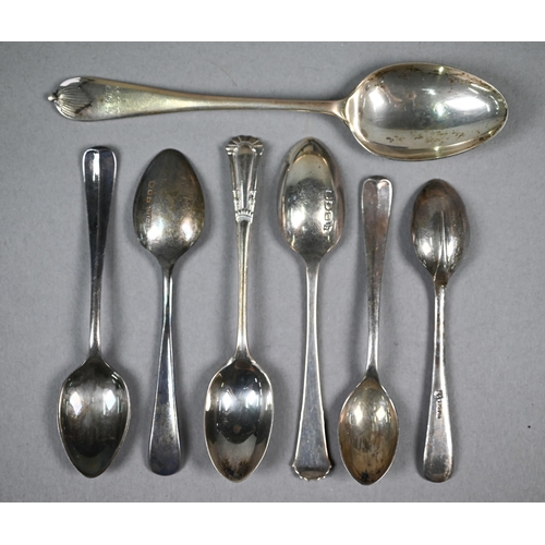 21 - Cased set of six silver teaspoons with tongs, to/w two cased sets of six coffee spoons and a single ... 
