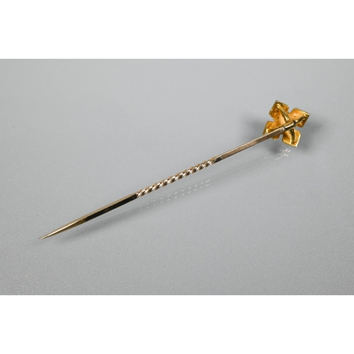 221 - A Victorian yellow metal stick pin set with turquoise and seed pearls, 6.5 cm, cased