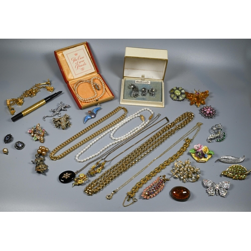 226 - A collection of vintage costume jewellery including Ciro graduated pearls in original box, marcasite... 