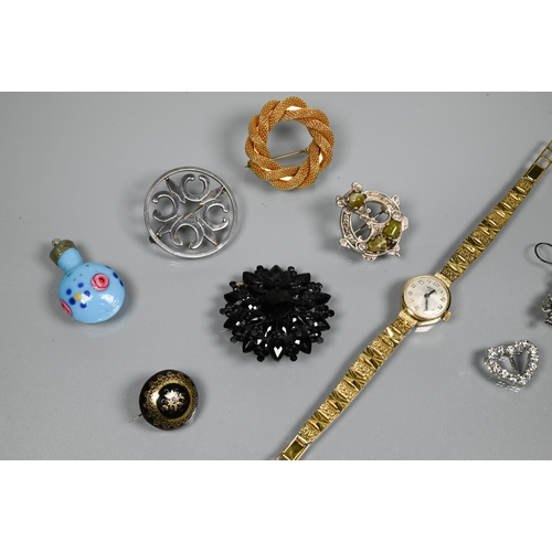 229 - A small collection of jewellery items including a jet mourning brooch stamped Acker, a Victorian piq... 