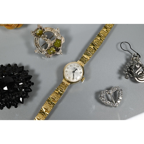 229 - A small collection of jewellery items including a jet mourning brooch stamped Acker, a Victorian piq... 