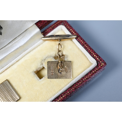 233 - A pair of 9ct chain linked rectangular cufflinks with engine turned decoration and torpedo shaped ba... 