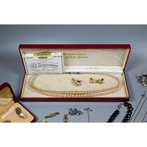 237 - A quantity of jewellery items including diamond set ring, sapphire-set 9ct yellow gold brooch, pair ... 