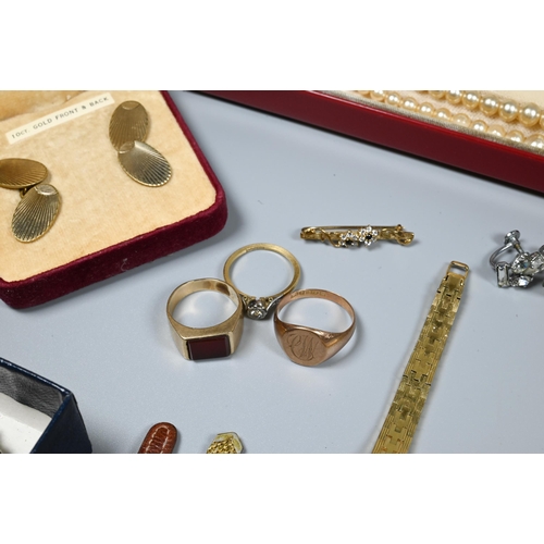 237 - A quantity of jewellery items including diamond set ring, sapphire-set 9ct yellow gold brooch, pair ... 