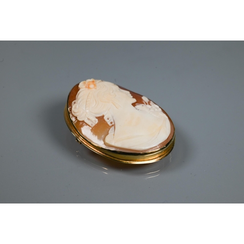 260A - An oval shell cameo brooch featuring young maiden, in yellow metal mount stamped 585, 4.5 x 3.5 cm