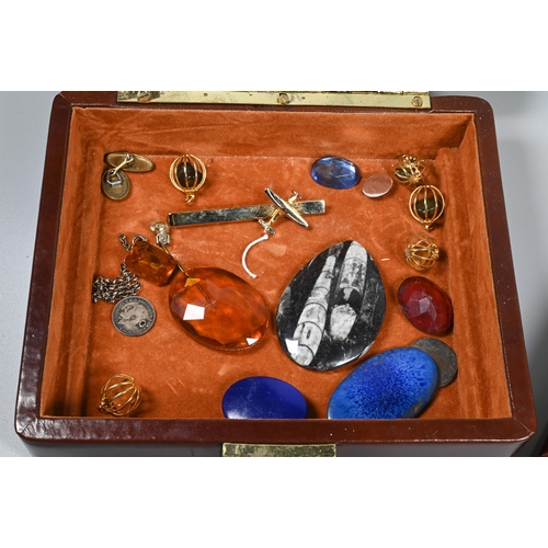 268 - A brown leather jewel box containing a collection of jewellery and other items including agate neckl... 