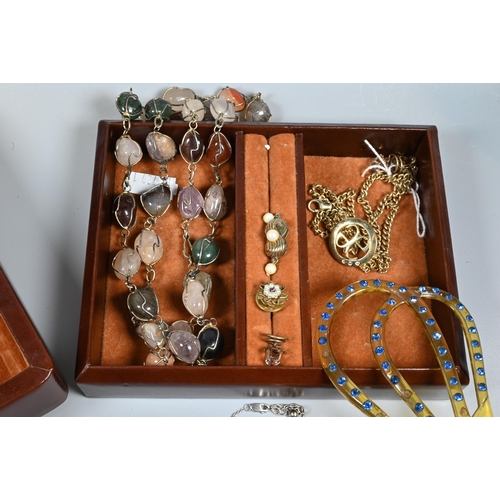 268 - A brown leather jewel box containing a collection of jewellery and other items including agate neckl... 