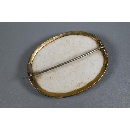 270 - An oval painted porcelain plaque featuring classical Italianate landscape, with brooch fitting, 3.8 ... 