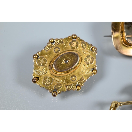 280 - A small quantity of gold items including Victorian 9ct oval brooch with eight cut diamond to centre,... 