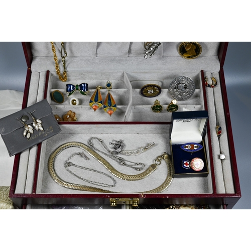 285 - A jewel case containing vintage and later jewellery including brooches, pearls, beads, bangle etc