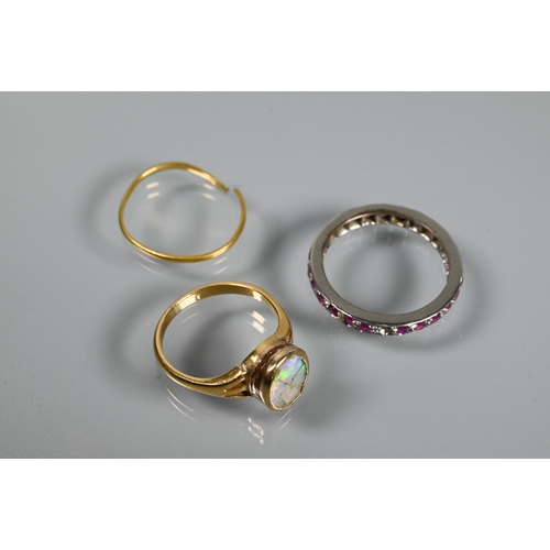 296 - A collection of antique and later rings including 22ct yellow gold wedding band (3.1g), size K 1/2; ... 