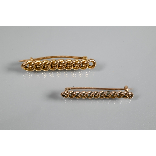 302 - A long 9ct yellow metal bar brooch, 7.5 cm; two 9ct rose gold safety pin brooches; and two unmarked ... 