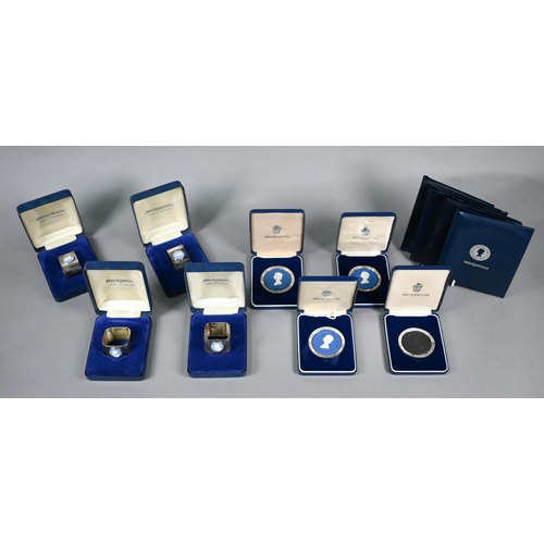 31 - Four cased Wedgwood silver-mounted Jasper ware 1977 Jubilee medallions with certificates, ltd ed nos... 