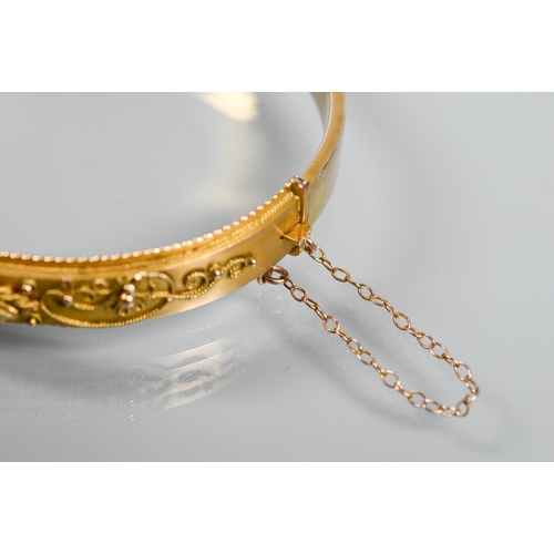 315 - An Edwardian 9ct yellow gold bangle of oval half-hinged form, with applied bead and rope-style decor... 