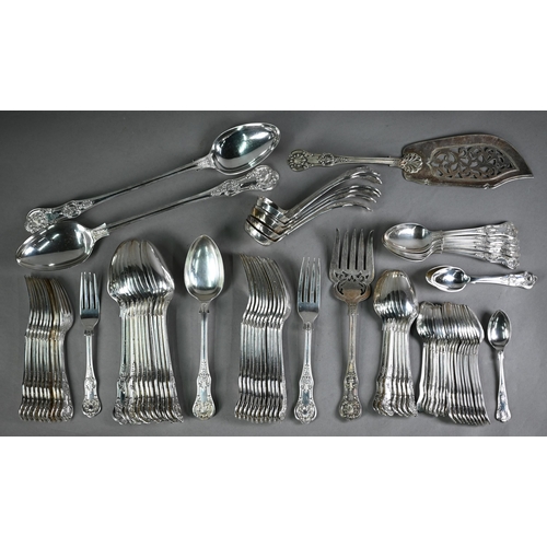 32 - Good set of antique electroplated Queen's pattern flatware for twelve settings, comprising tablespoo... 