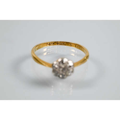 331 - A small antique daisy cluster ring set with seven small diamonds, 18ct yellow gold set, size M 1/2, ... 