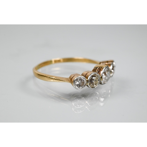 350 - A graduated five stone diamond ring, size S, approx total diamond weight 1 ct, 18ct yellow gold and ... 