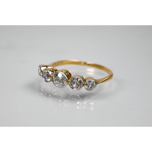 350 - A graduated five stone diamond ring, size S, approx total diamond weight 1 ct, 18ct yellow gold and ... 