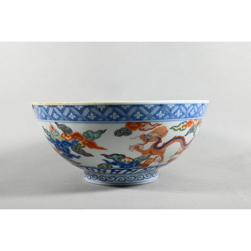 405 - A Japanese polychrome wucai style bowl, Meiji/Taisho period, late 19th or early 20th century, painte... 