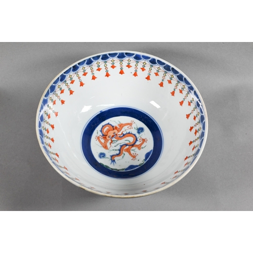 405 - A Japanese polychrome wucai style bowl, Meiji/Taisho period, late 19th or early 20th century, painte... 