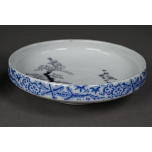 464 - A pair of Japanese Arita blue and white bowls, Taisho/Showa period, the interiors painted in undergl... 