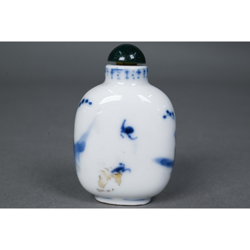 467 - A Chinese blue and white 'dragon' snuff bottle, the flattened oval body painted in underglaze blue w... 