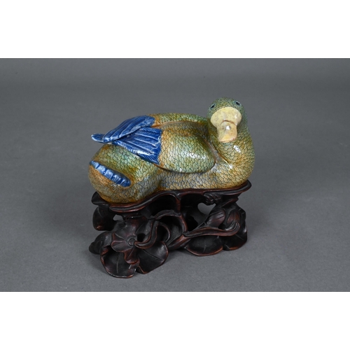 470 - A pair of 18th century Chinese recumbent ducks, the well modelled naturalistic figures with their he... 