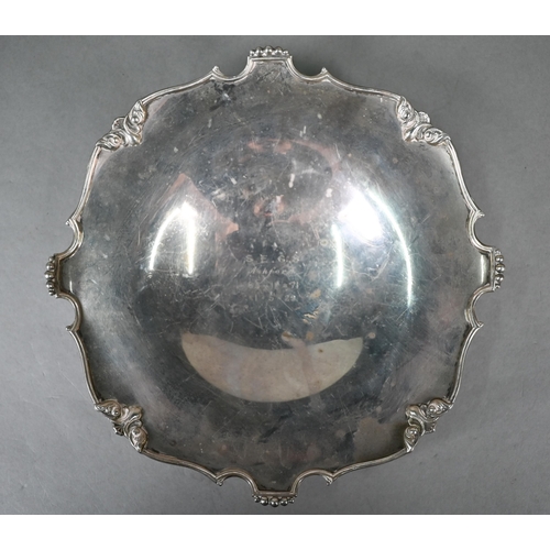 71 - Silver fruit comport with shaped rim, raised on moulded foot, Walker & Hall, Birmingham 1928, 15... 