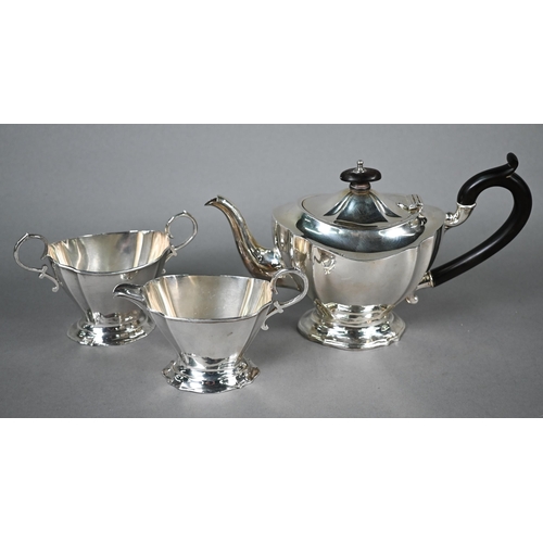 75 - Silver bachelor tea service with ebonised finial and composite handle, on stemmed foot, Williams (Bi... 