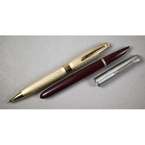 1175 - A vintage Sheaffer U.S.A gilt metal ballpoint pen, possibly Legacy model, matte finish with brightly... 