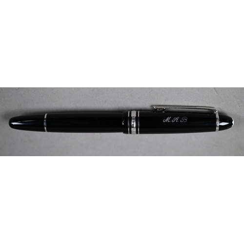 1177 - A Montblanc Meisterstuck Pix luxury rollerball pen, midsize height 14.4 cm, black precious resin scr... 