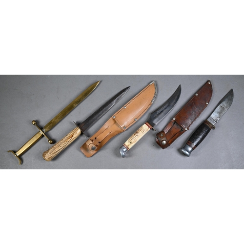 1212 - Various hunting knives including 'Original Buffalo Skinner' by B & D, with two piece antler hand... 