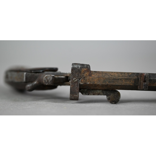 1214 - Antique breech-loading 'marksman's' pistol with hammer action and 30 cm barrel, two piece walnut gri... 