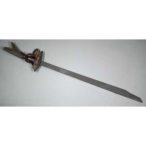 1221 - Antique Phillipino kampilan (sword) with 72 cm shaped blade and carved wood hilt, 98 cm overall