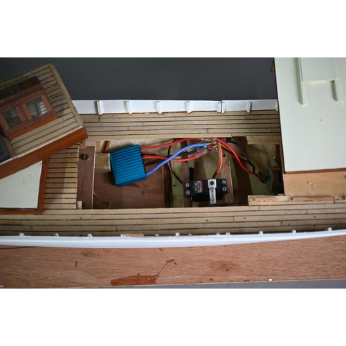 1252 - A scratch-built model of a Victorian steam-yacht 'Skeandhu', with electric motor (unfinished), kit N... 