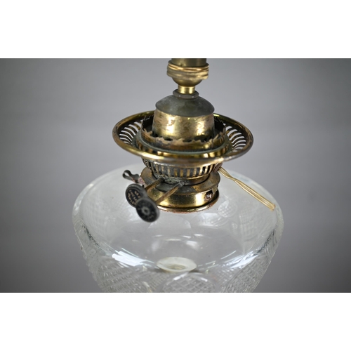 1300 - A late 19th century brass Corinthian column style cast oil lamp with clear cut-glass reservoir and s... 