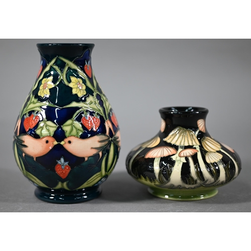 544 - Moorcroft ltd ed squat vase decorated with mushrooms or toadstools by Vicky Lovett, 117/150, 7.5 cm ... 