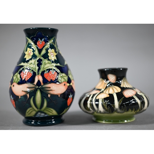 544 - Moorcroft ltd ed squat vase decorated with mushrooms or toadstools by Vicky Lovett, 117/150, 7.5 cm ... 