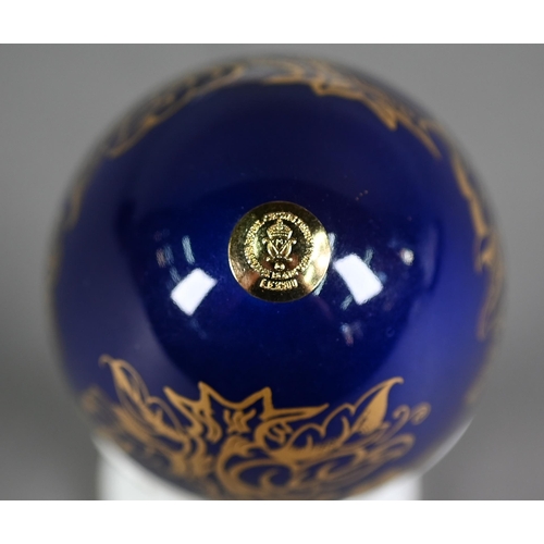 613 - Royal Crown Derby China 'Paradise Cobalt' Egg, ltd ed no 1148/3500, to/w a 250 Collection Tray, no 5... 