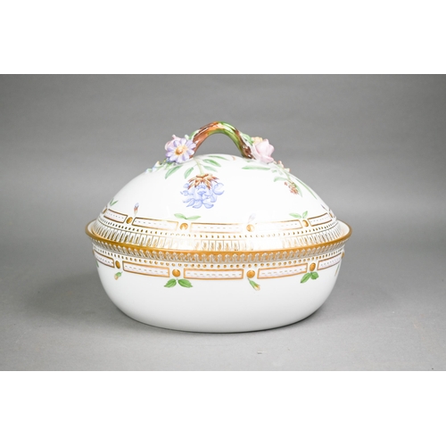 617 - Royal Copenhagen Flora Danica tureen and cover decorated with 'Brunella Grandiflora Jacq', 23.5 cm d... 