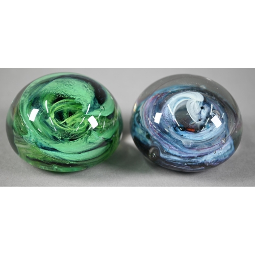 628 - Facetted glass pentagonal paperweight with floral canes and star-cut base, 6 cm diam to/w a Cornish ... 