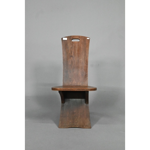 877 - An Arts & Crafts oak/elm chair in the manner of John Hassall, 75 cm h o/all