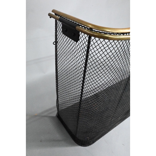 890 - A large antique brass framed steel mesh nursery fireguard, with extending brass rail drying rail, 10... 