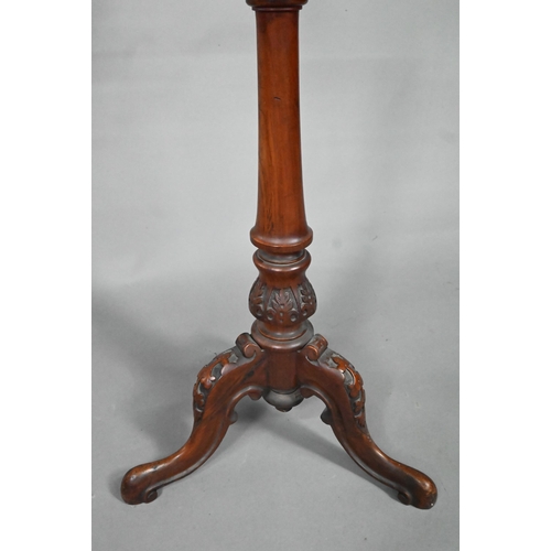 909 - A Victorian mahogany duet music stand, the adjustable lyre centred easels raised on a brass pole to ... 