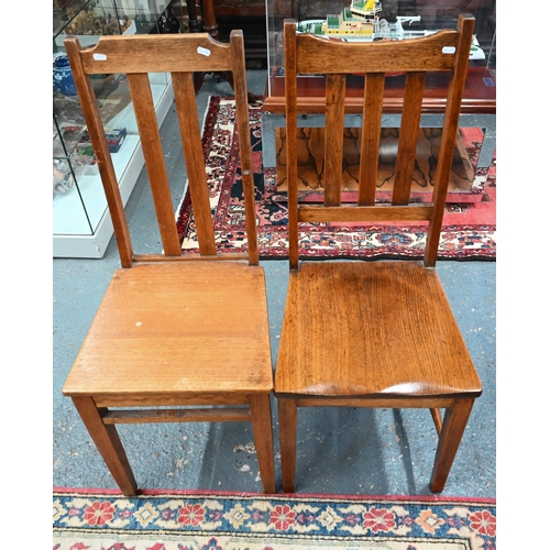 918 - A harlequin set of eight oak country dining side chairs, comprising four and two (8)