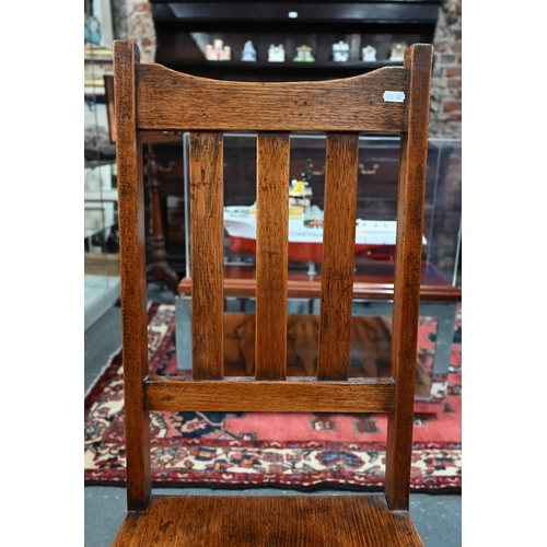 918 - A harlequin set of eight oak country dining side chairs, comprising four and two (8)