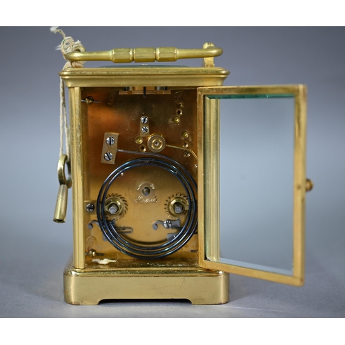 955 - A French lacquered brass 8-day twin drum hour repeat carriage clock, with white enamelled roman nume... 