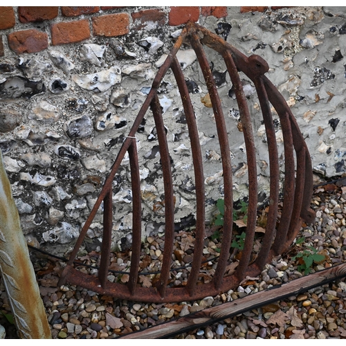 10 - #A vintage cast iron corner hay rack
