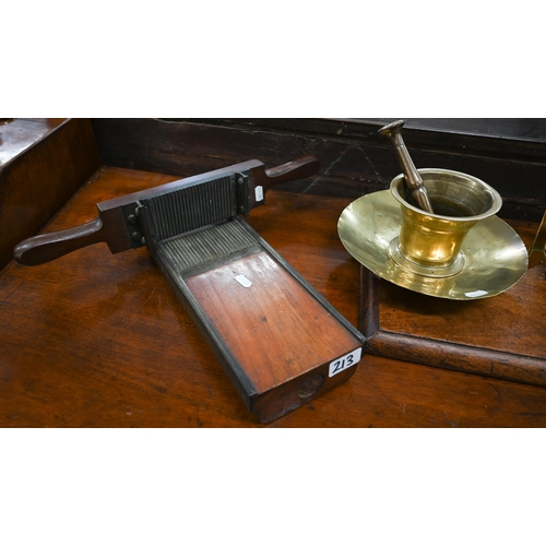 213 - Victorian W.T. Avery Class B apothecary's brass scales on teak base, c/w weights, to/w a Maw, Son &a... 